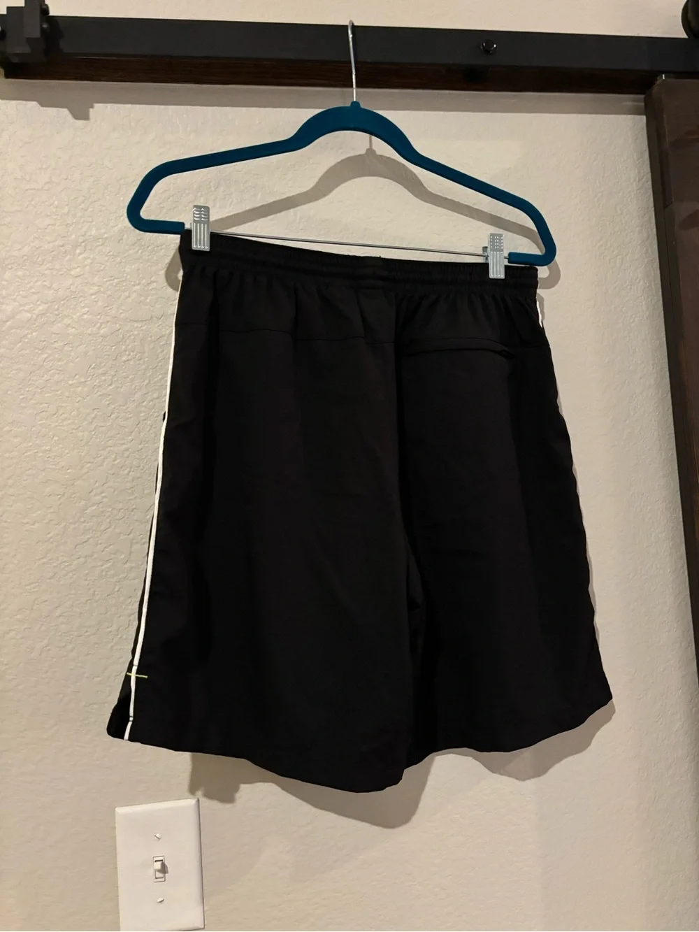 Nike Black Men's Athletic Shorts with White Swoosh Logo Medium